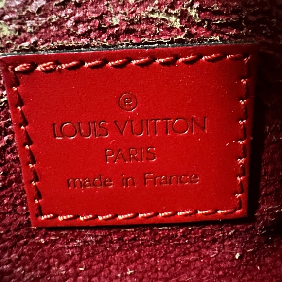 LOUIS VUITTON Epi Pochette Cosmetic PM
Pouch Red M41114 LV Auth SP0998 - Picture 9 of 10